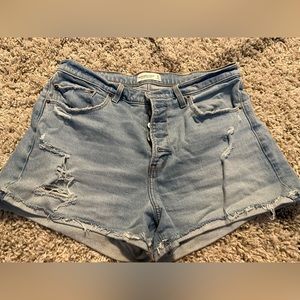 A&F size 14/32 high rise mom short!
